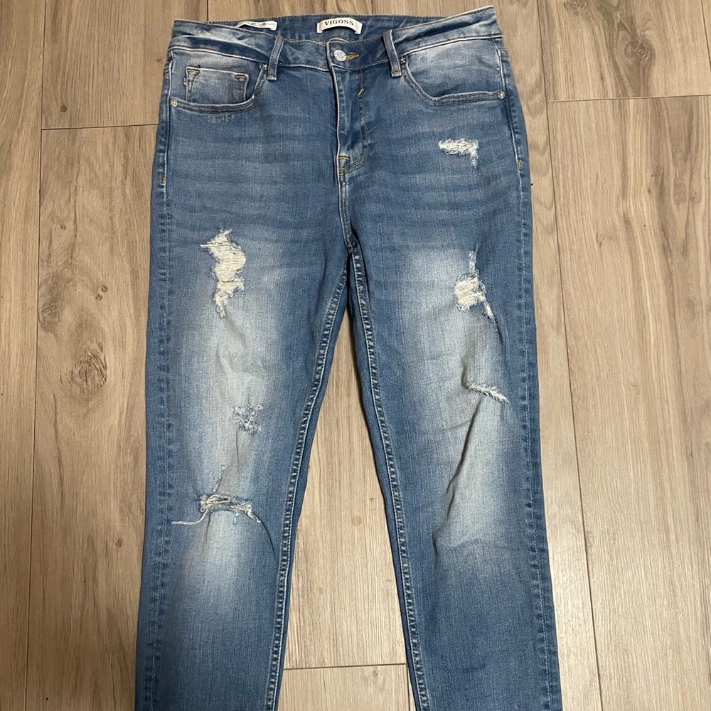 Vigoss Thompson Tomboy Destructed Girlfriend Jean, ripped size 29, inseam 27”